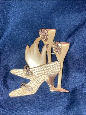 Gold Tone Vintage High Heel & Glove Fashion Brooch - Gold